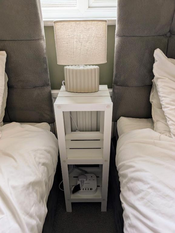 Letto o letti in una camera di Steps from O2 Apollo, Ox road
