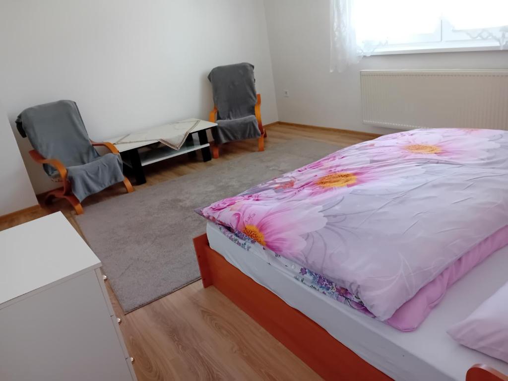 Postel nebo postele na pokoji v ubytování ubytovanie v súkromí Suvada