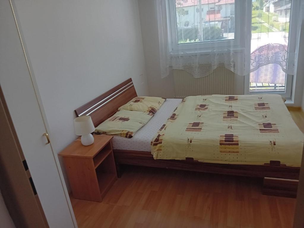 Postel nebo postele na pokoji v ubytování ubytovanie v súkromí Suvada