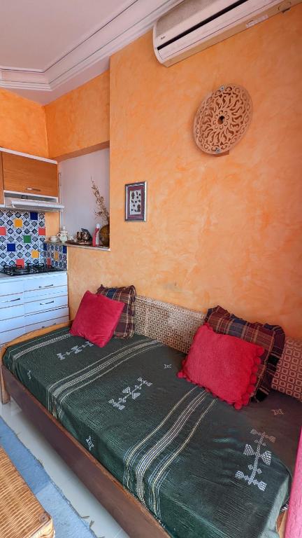 Postel nebo postele na pokoji v ubytování Dar El Amen Appartements