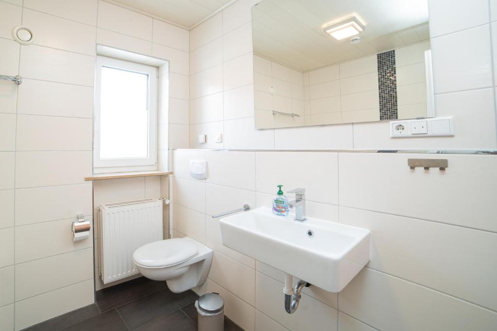 Köstlbach Apart I Ferienwohnung bis 3 & 6 Personen I Nürnberg I Neumarkt I Messe I Natur I Küche I Parken I Waschmaschine I Garten - Three-Bedroom Apartment