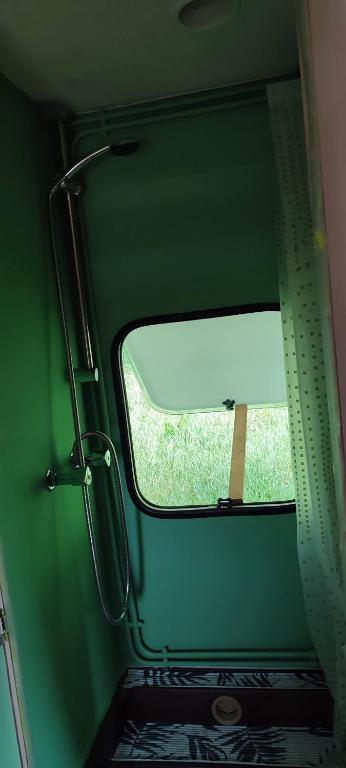 Fotografie z fotogalerie ubytování carazen , caravane chauffée v destinaci Saint-Sylvain-Bellegarde