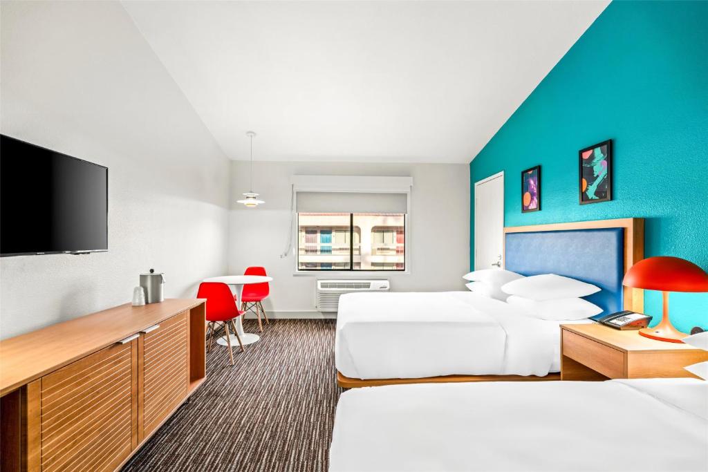 Postel nebo postele na pokoji v ubytování Signature Inn Indio I-10
