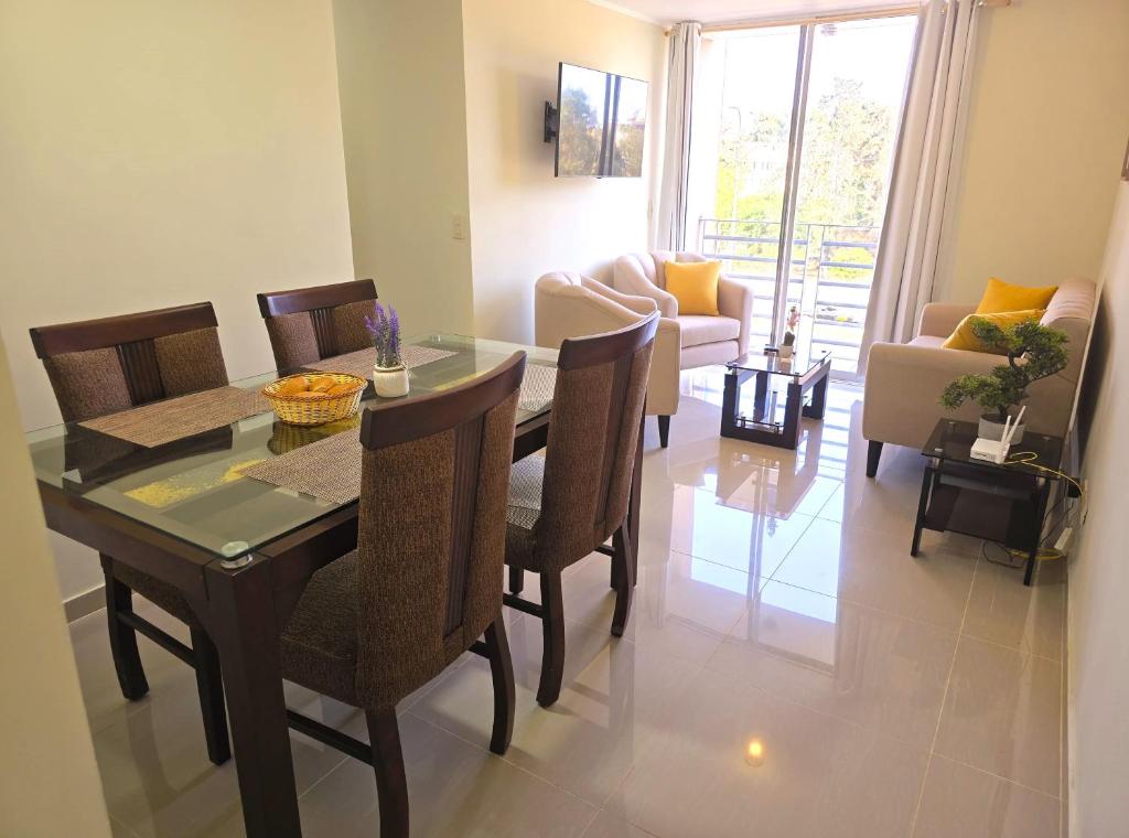 a dining room and living room with a table and chairs at Apartamento Premium frente a Universidad San Marcos para 4 pers en lima in Lima