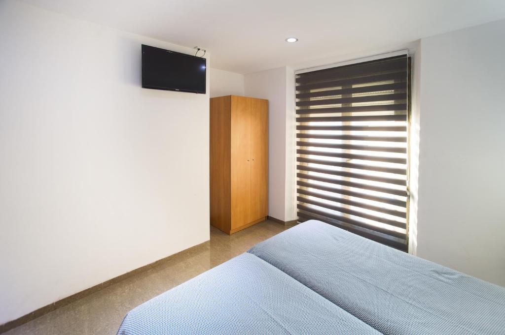 Postel nebo postele na pokoji v ubytování Hostal Drassanes