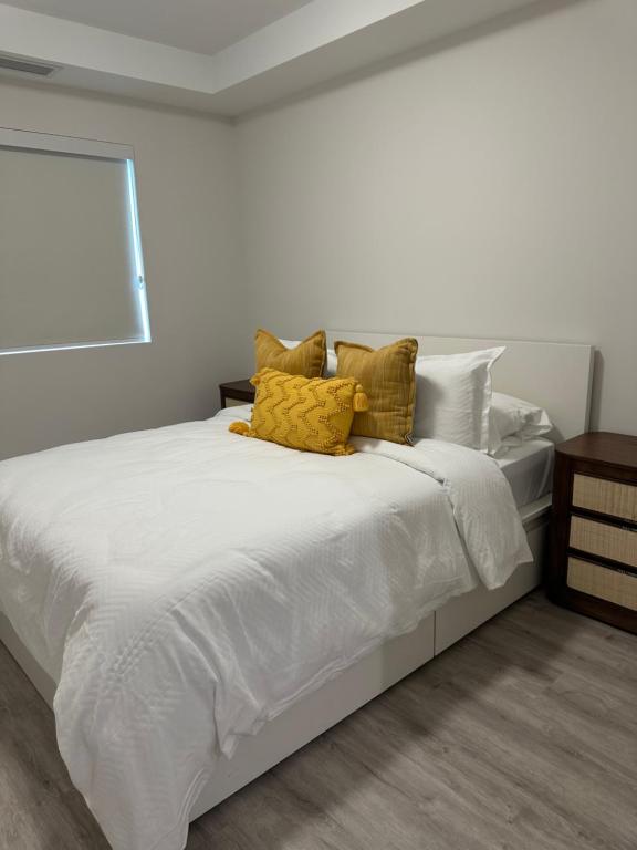 Φωτογραφία από το άλμπουμ του Private Room in Luxury Penthouse Located in Windsor Lasalle ON σε Windsor