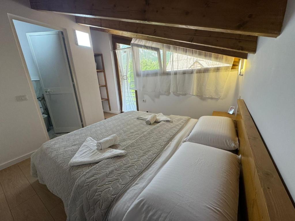 Postel nebo postele na pokoji v ubytování Bujtina Carku