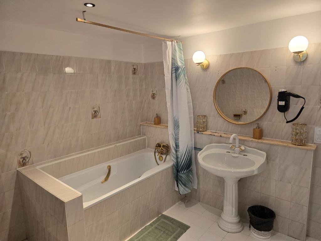 Koupelna v ubytování Hôtel L'Alsace-Gare sncf