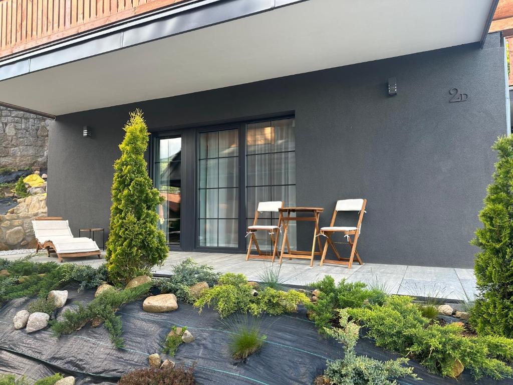 Κήπος έξω από το Szafranowe Wzgórze III - Oficyna, zew Jacuzzi, Parking