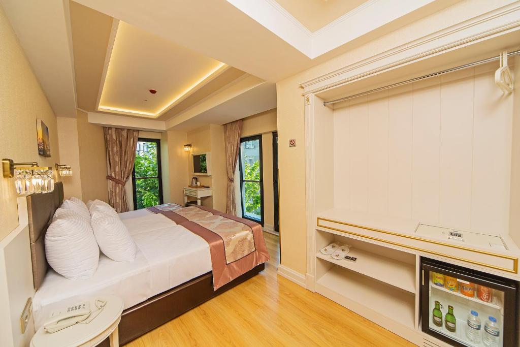Grand Naki Hotel