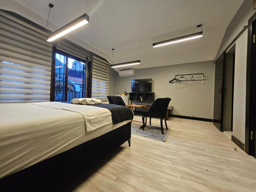 Postel nebo postele na pokoji v ubytování JirHouse Sarıköşk Suit