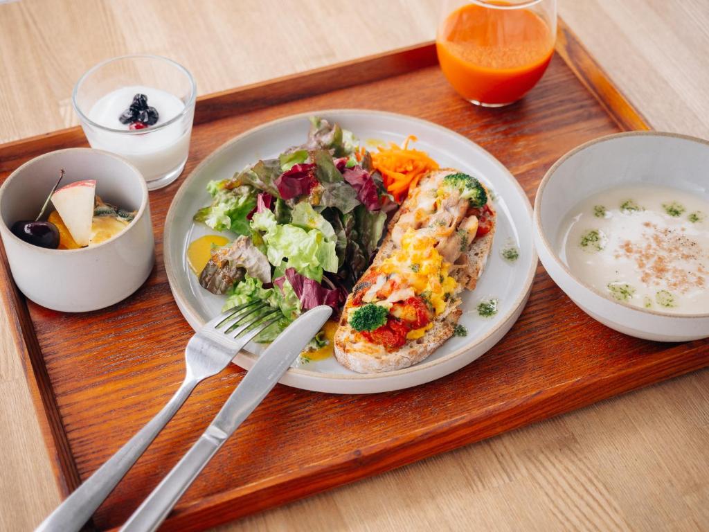 ホテルの敷地内または近くでの食事または食べ物