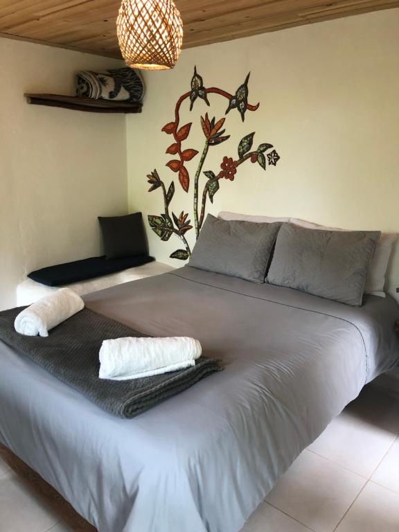 Postel nebo postele na pokoji v ubytování Habitación Las Bromelias, Pijao, Finca Flora del Rio
