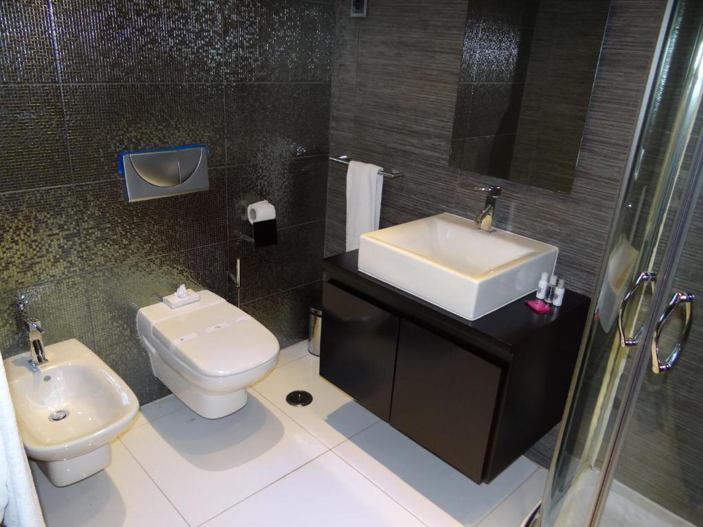 Koupelna v ubytování RK Suite Hotel