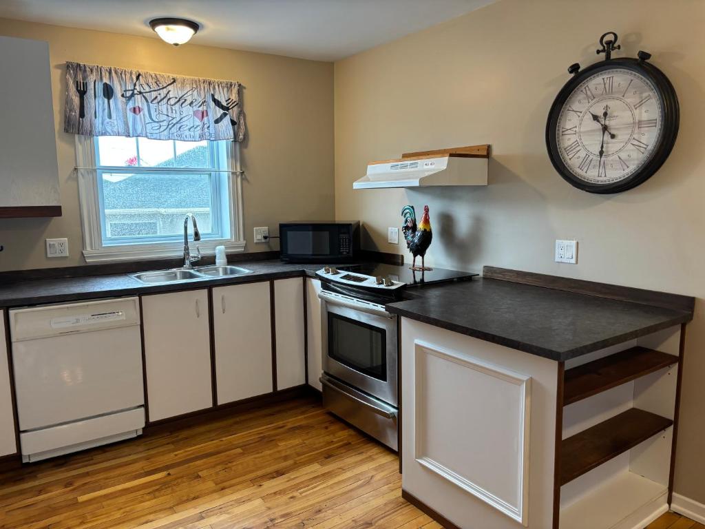 Kuchyň nebo kuchyňský kout v ubytování Maison vue Fleuve 4 chambres deux pas du traversier !
