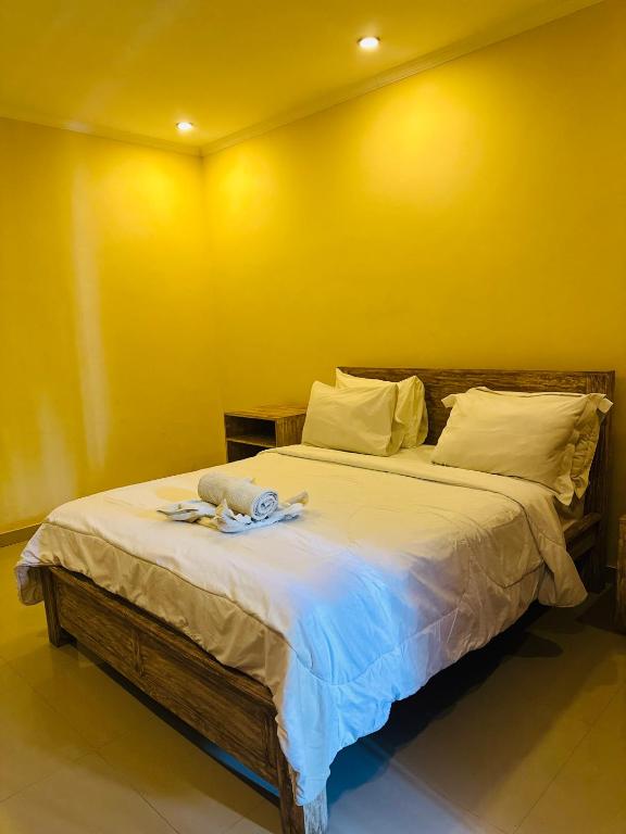 Postel nebo postele na pokoji v ubytování Dicky Guest House Batu Bolong