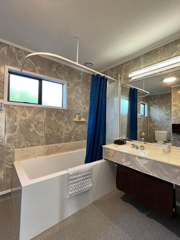Koupelna v ubytování Beetham Park Motel