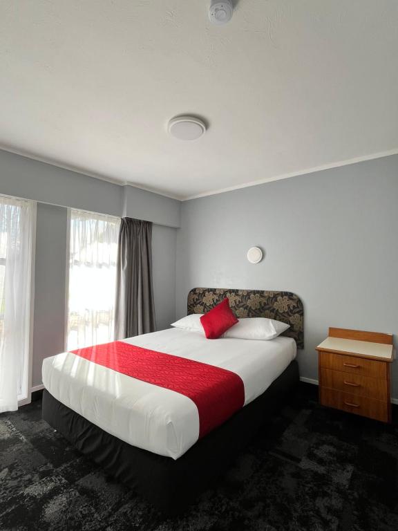 Postel nebo postele na pokoji v ubytování Beetham Park Motel