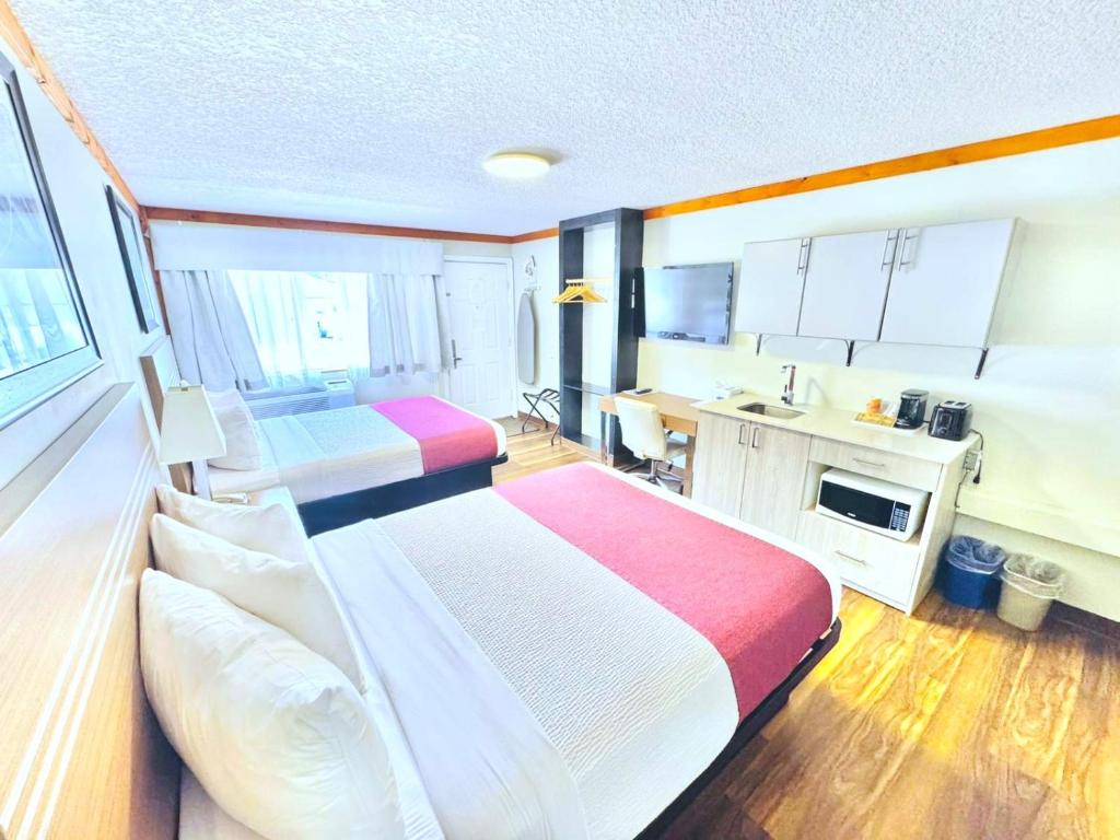 Travelodge by Wyndham Golden Sportsman Lodge - Chambre Queen Avec Deux Lits Queen Et Kitchenette - Non-fumeur