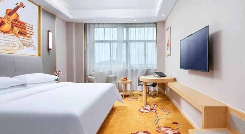 Postel nebo postele na pokoji v ubytování Vienna Hotel Shanghai Songjiang Xiaokunshan