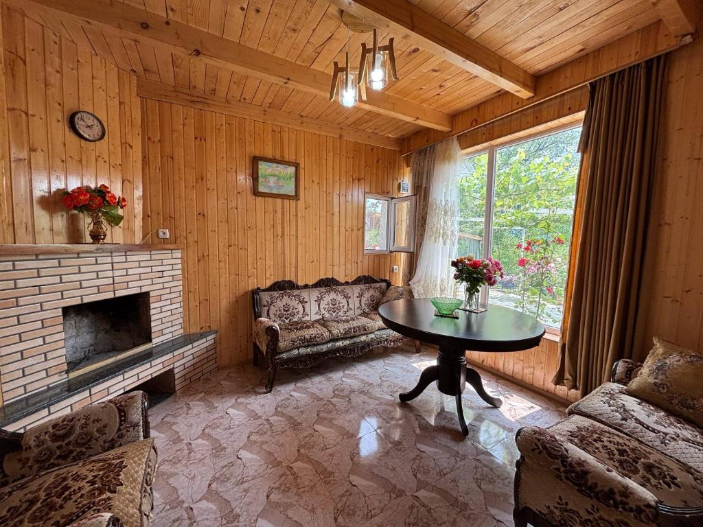 Posezení v ubytování Friendly Cottage with small Pool