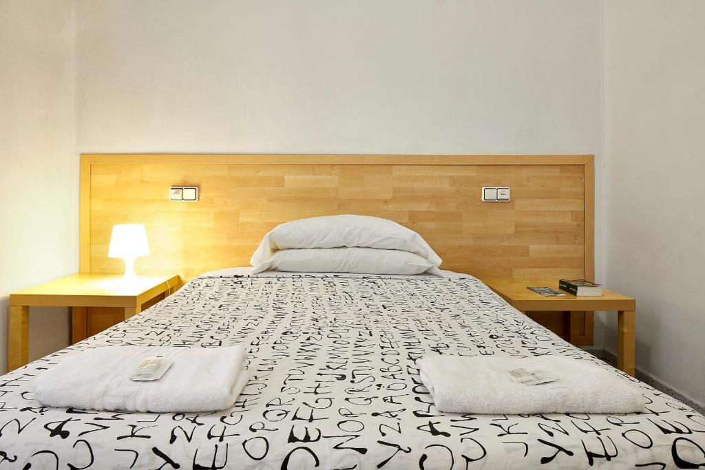 Postel nebo postele na pokoji v ubytování Hostal River