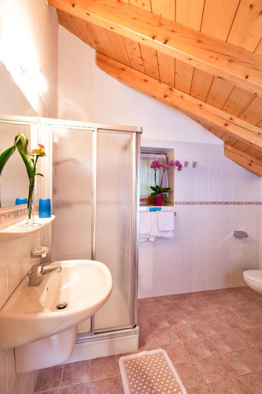 Koupelna v ubytování Hotel Wieslhof