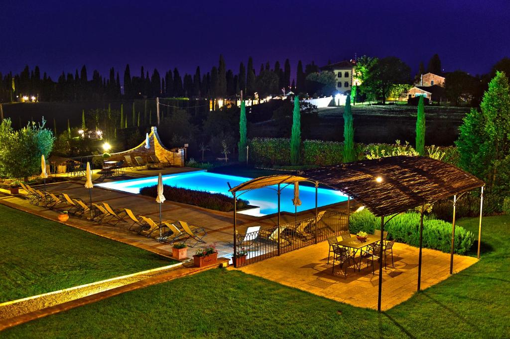 Basen w obiekcie Casa Vacanze La Fiorita lub w pobliżu