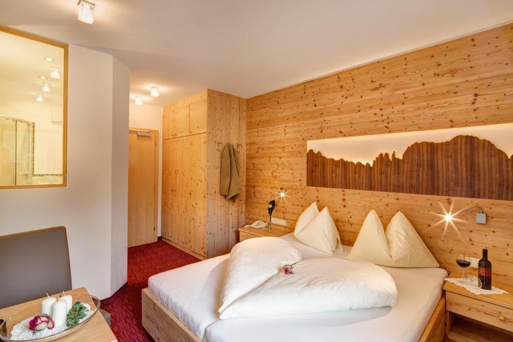 Postel nebo postele na pokoji v ubytování Hotel Wieslhof