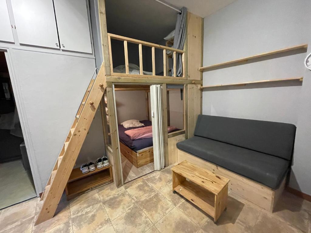 Palanda nebo palandy na pokoji v ubytování Résidence Le Georgina