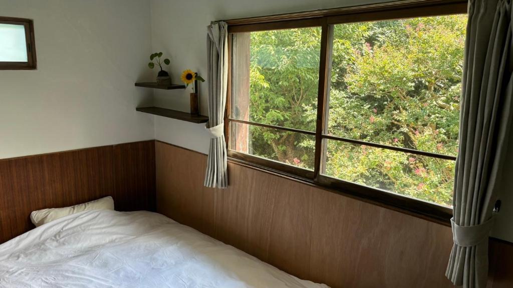 Postel nebo postele na pokoji v ubytování 湊庵 路考茶-so-an rokocha-