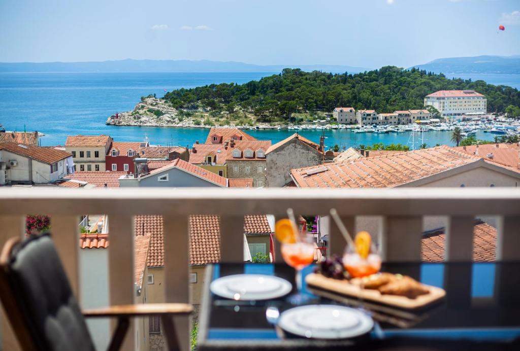 a table with two plates of food on a balcony at Apartments Villa Flamingo in Makarska