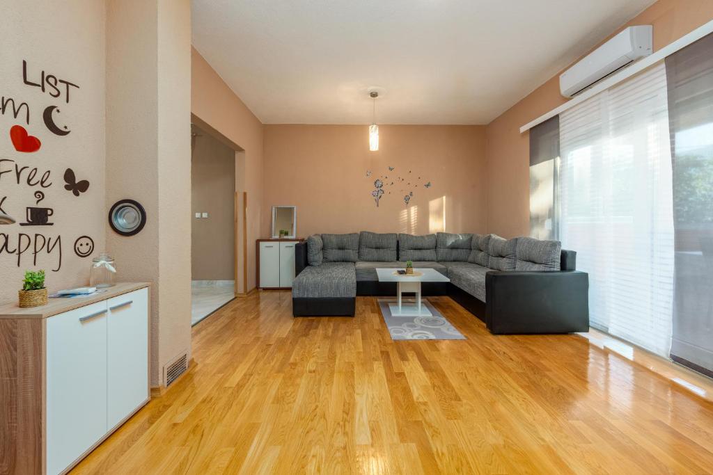 Posedenie v ubytovaní Apartman Dora Sukošan