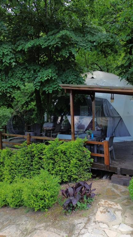 Zahrada ubytování ME-GA Glamping