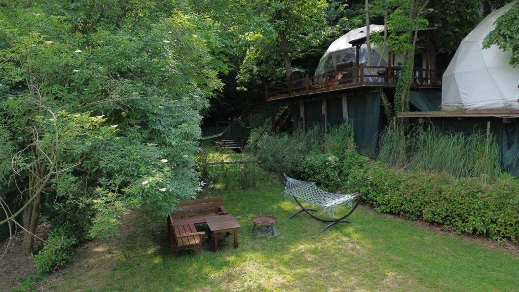 Zahrada ubytování ME-GA Glamping