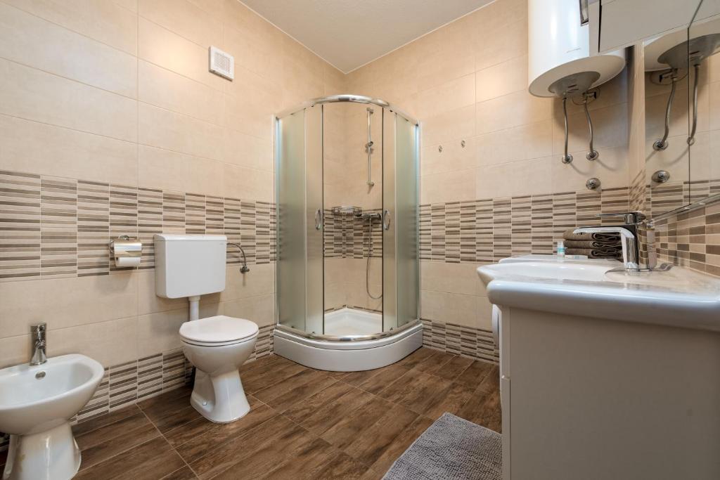 Kúpeľňa v ubytovaní Apartman Dora Sukošan