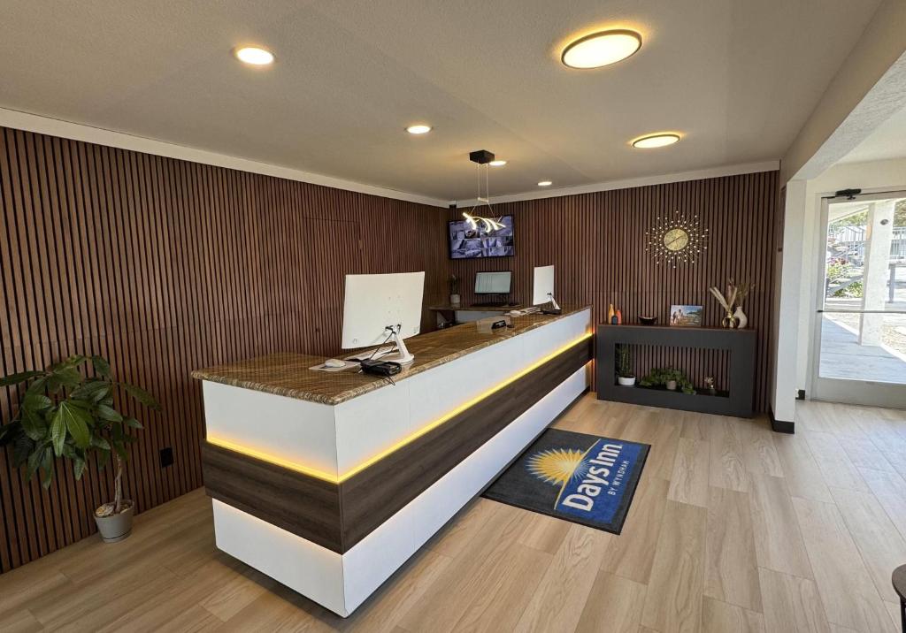 Days Inn by Wyndham Ridgecrest near China Lake Naval Station photo
