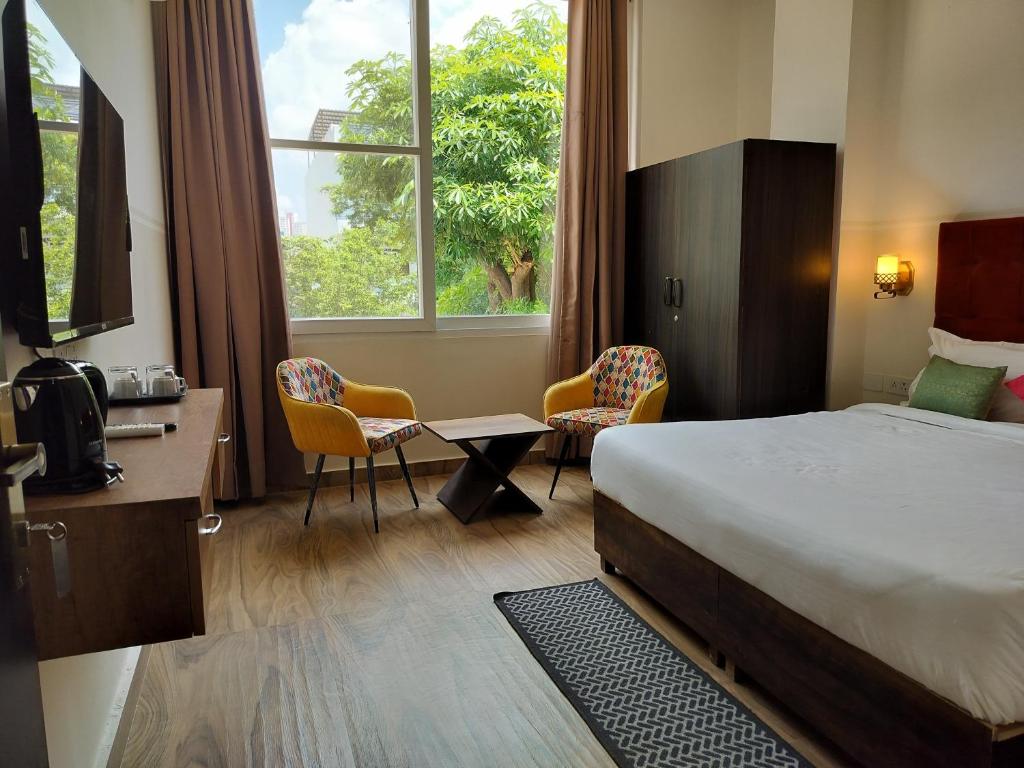 Postel nebo postele na pokoji v ubytování Saffron Inn - Expo India Mart