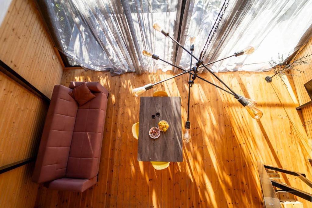 Posezení v ubytování Gomarduli Cabins