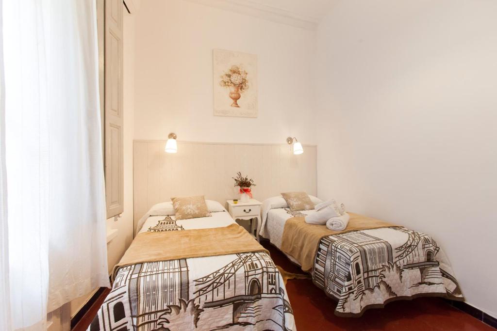 Posteľ alebo postele v izbe v ubytovaní Hostal Dragonflybcn