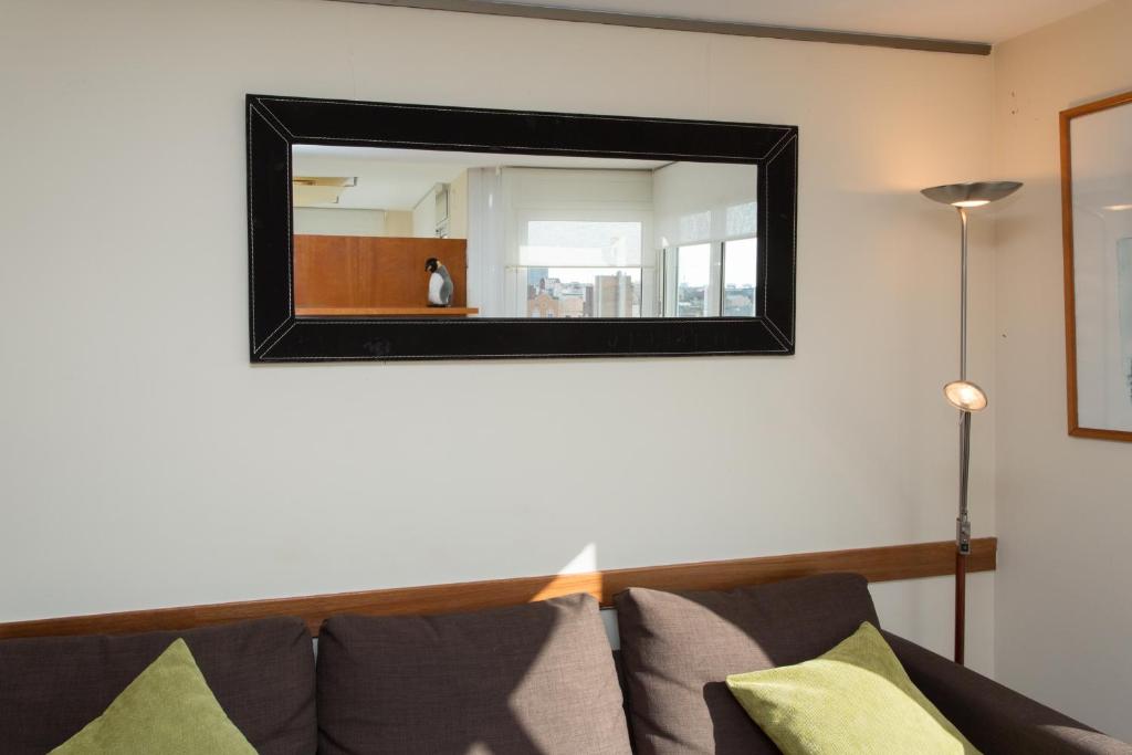 A seating area at Gaudi Views Apartment