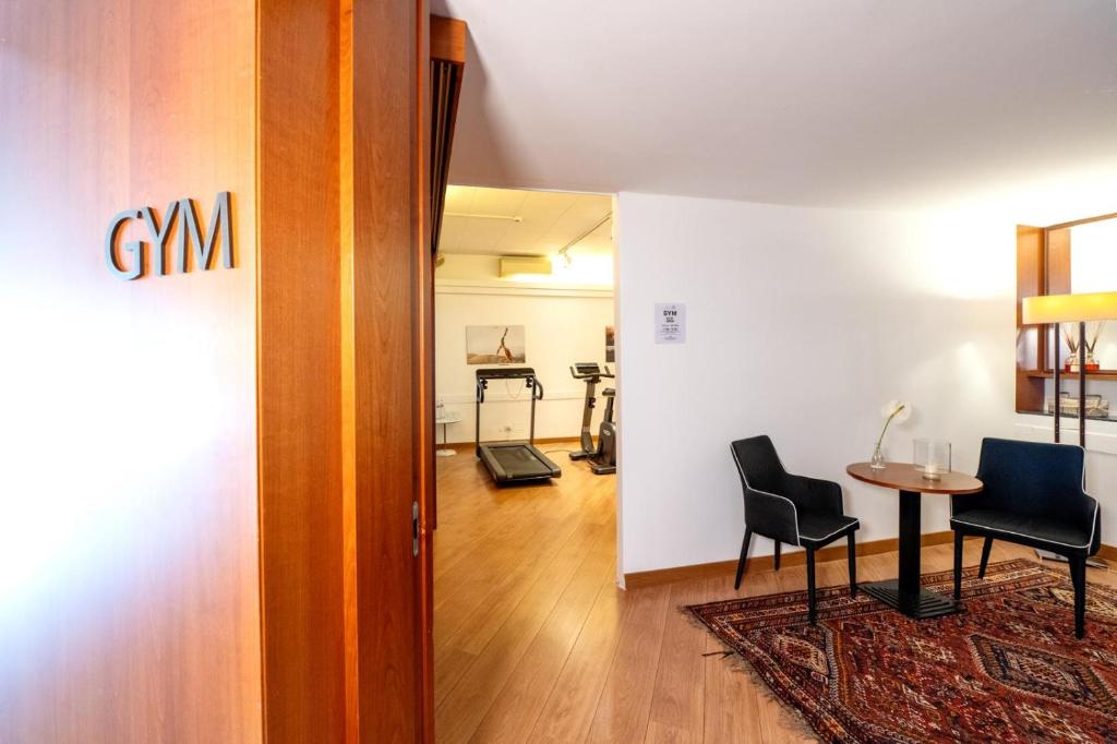 Fitness centrum a/nebo fitness zařízení v ubytování Hotel Carlton