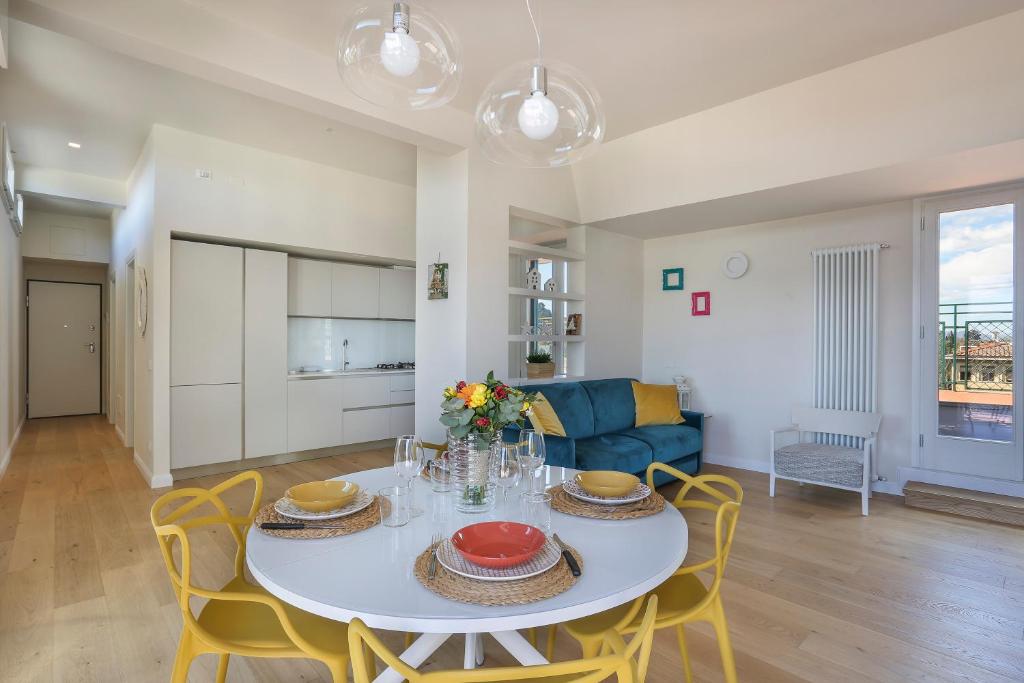 Kuchyňa alebo kuchynka v ubytovaní Penthouse with big terrace in Oltrarno