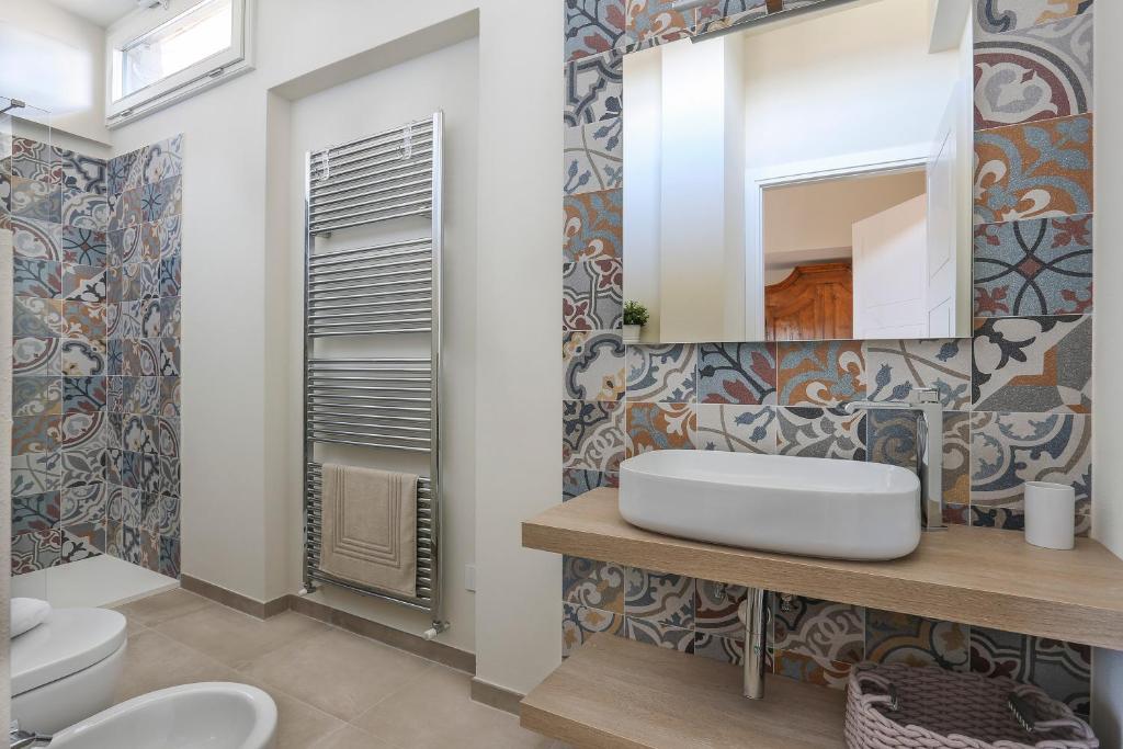 Kúpeľňa v ubytovaní Penthouse with big terrace in Oltrarno