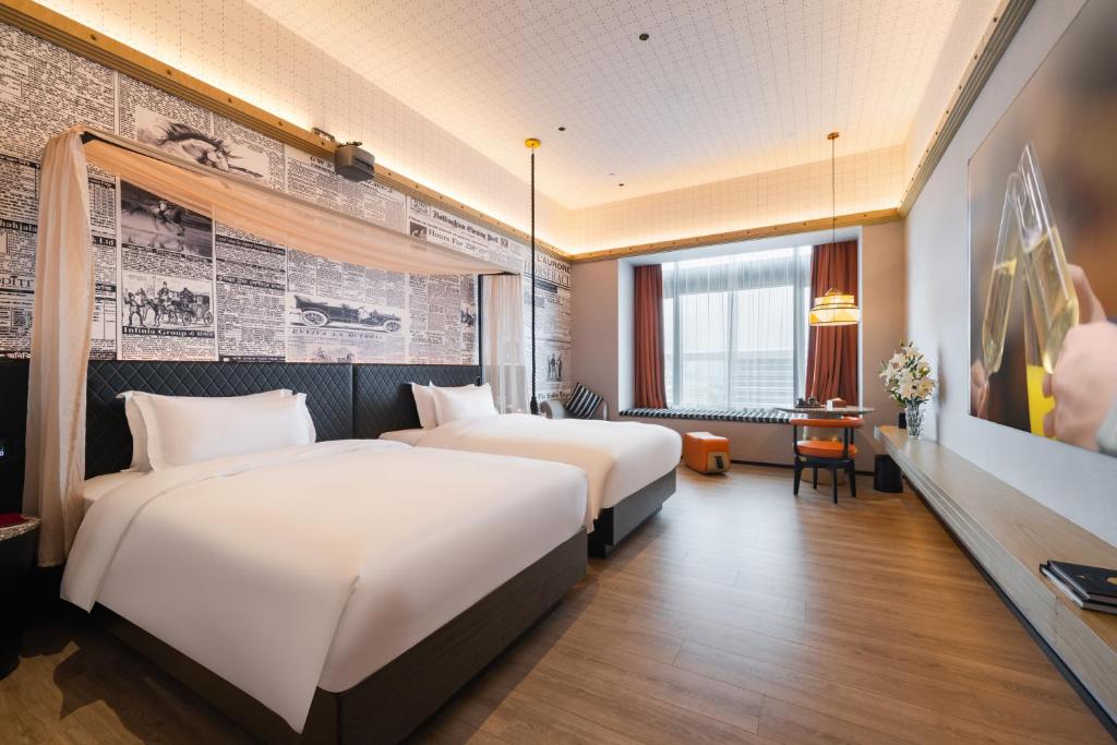 Postel nebo postele na pokoji v ubytování Arthur Hotel Liwan COCO Park Guangzhou-24H Coffee&Low Tea & Free Shuttle Bus For Canton Fair By Paco Group