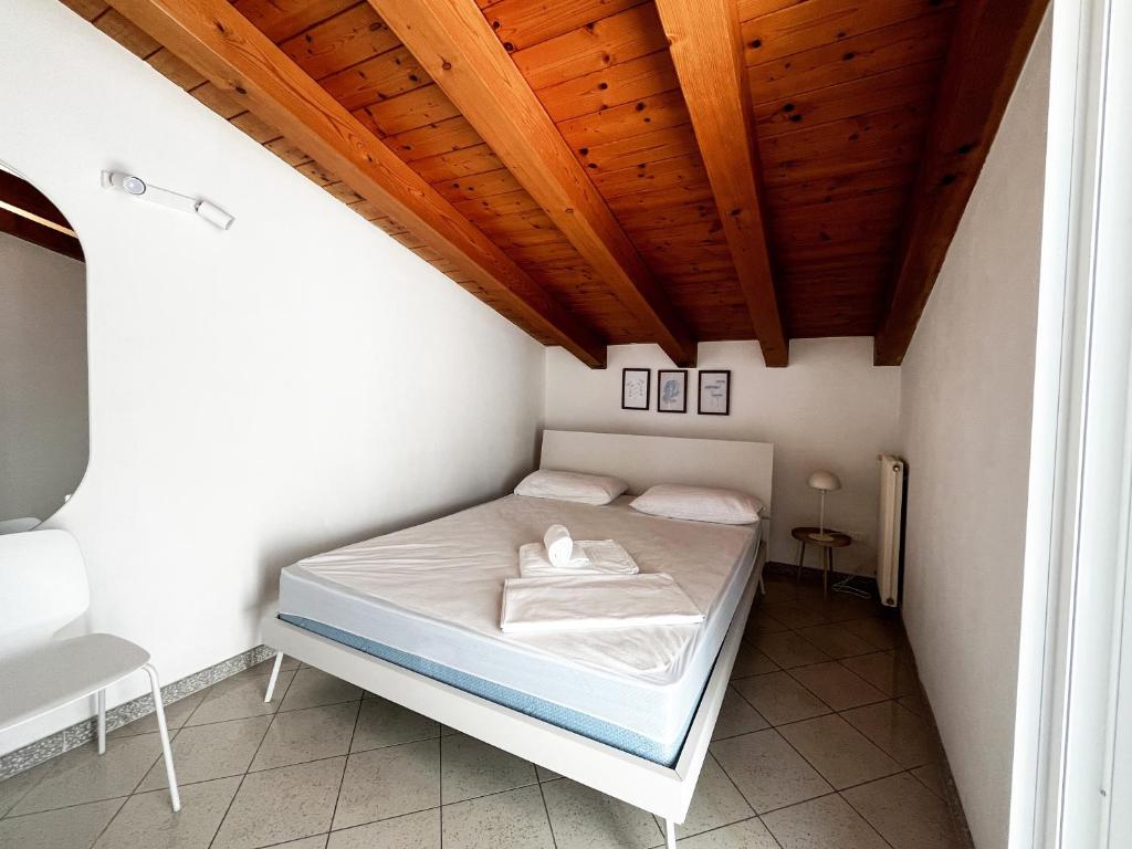 Łóżko lub łóżka w pokoju w obiekcie Dainese Apartments, Casa Abigail