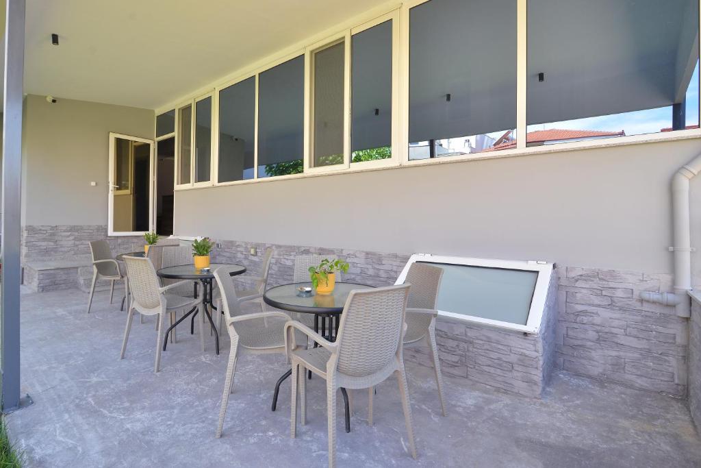 Sunshine Apartments - 8