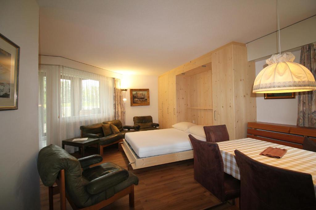 Posezení v ubytování Residenza Lagrev 1 1 2 Zimmerwohnung Nr 001 - Typ 15A - Hochparterre - Nord West