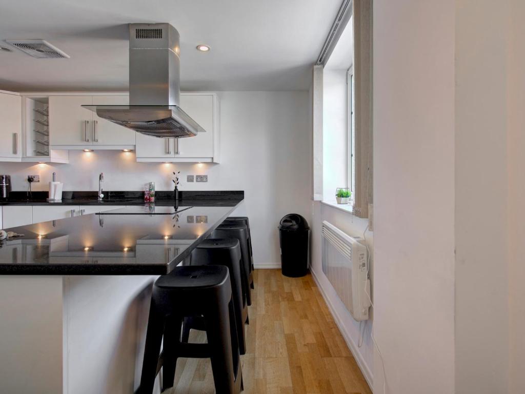 Dapur atau dapur kecil di Pass the Keys Bright & Stylish Apartment in Altrincham