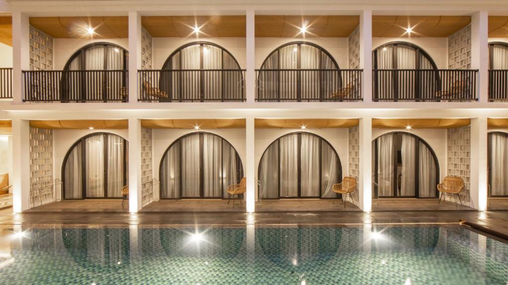 Bazén v ubytování Suites5 Hotel nebo v jeho okolí